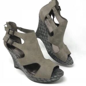 🆕 Unlisted by Kenneth Cole Women's Gray Open-Toe Sandals! 💥